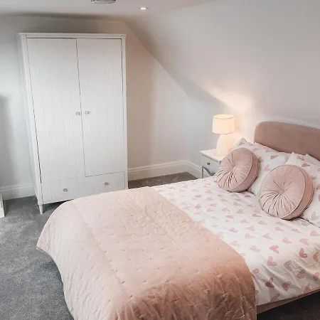 Charming 2-bed House By Brookland In Jersey Free Wi-fi & Parking Included * سانت هلير جيرسي