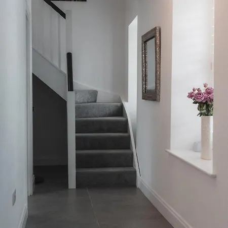 Charming 2-bed House By Brookland In Jersey Free Wi-fi & Parking Included