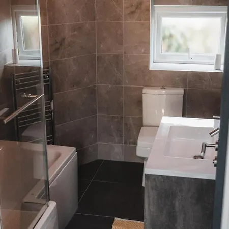 Charming 2-Bed House By Brookland Stays In Jersey Free Wi-Fi & Parking Included * Saint Helier Jersey